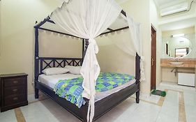 Lori Beach Inn