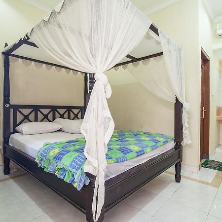 Lori Beach Inn Seminyak Kamer foto