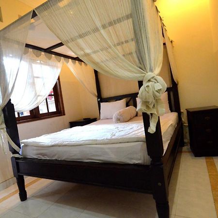 Lori Beach Inn Seminyak Buitenkant foto