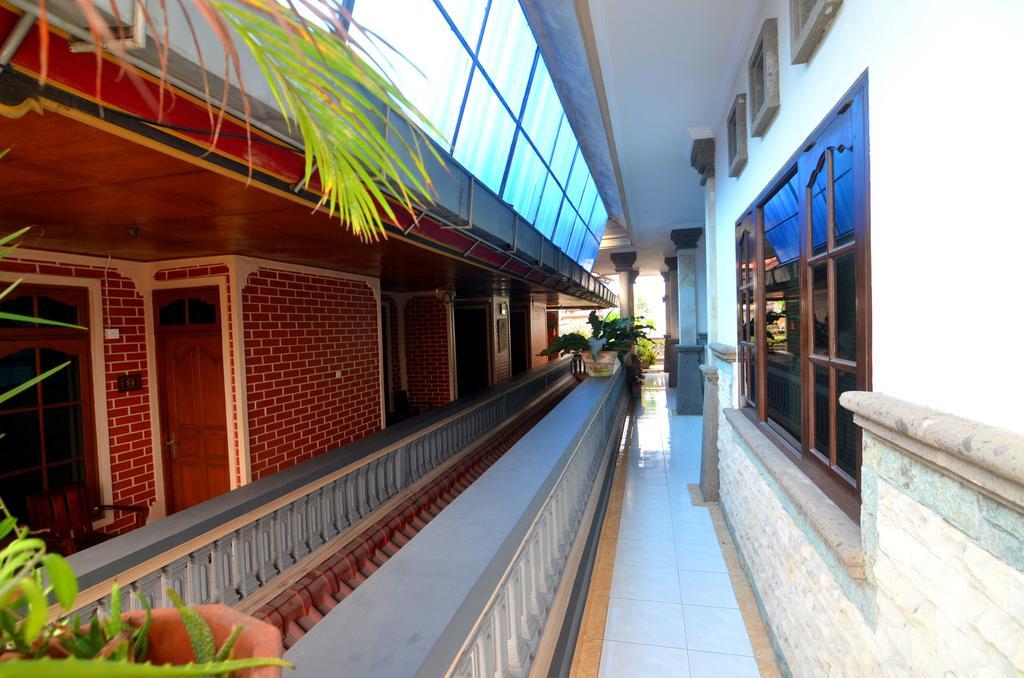 Lori Beach Inn Seminyak Buitenkant foto