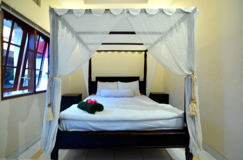 Lori Beach Inn Seminyak Buitenkant foto