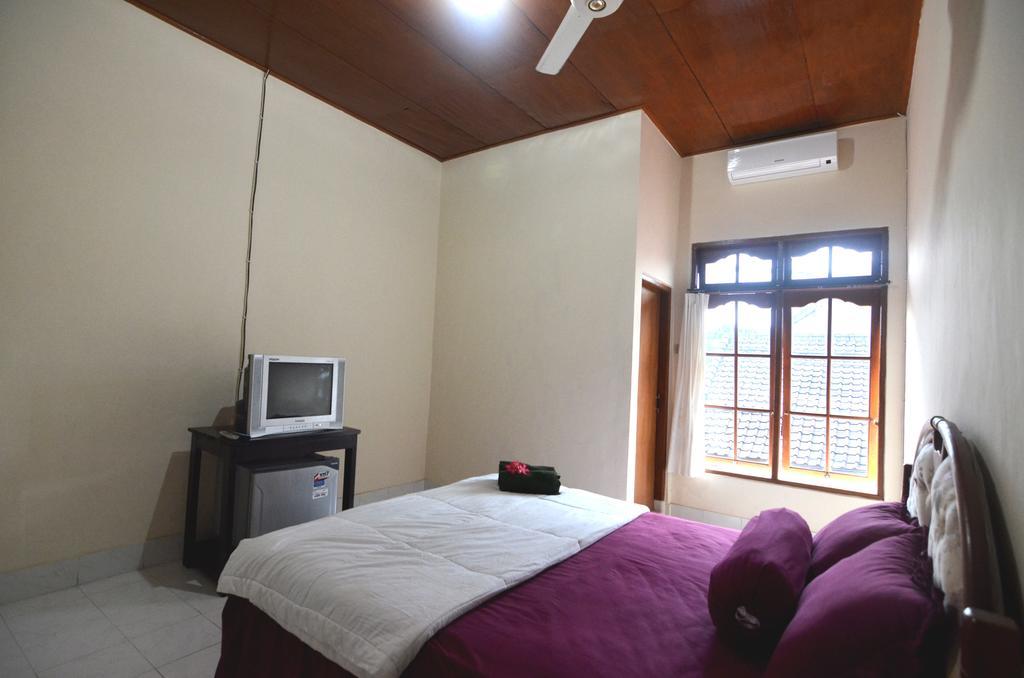Lori Beach Inn Seminyak Buitenkant foto