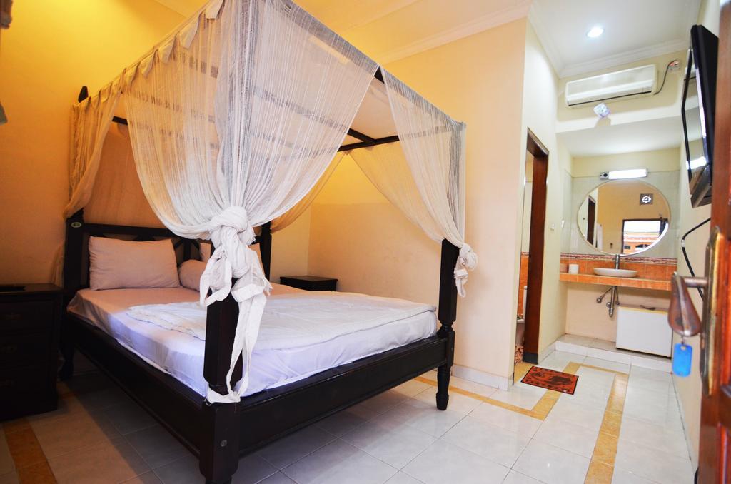 Lori Beach Inn Seminyak Buitenkant foto
