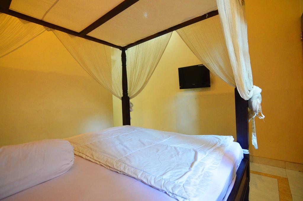 Lori Beach Inn Seminyak Buitenkant foto