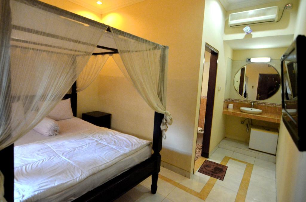 Lori Beach Inn Seminyak Buitenkant foto